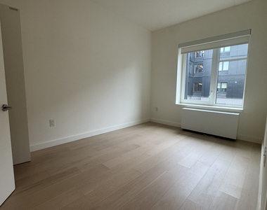 445 Gerard Avenue - Photo Thumbnail 4
