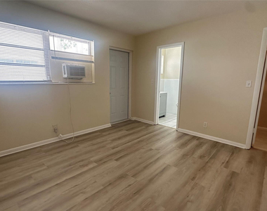 717 Se 16th Street - Photo Thumbnail 3