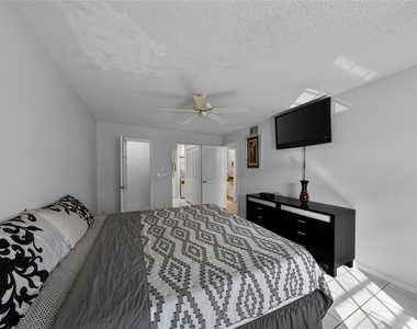 6253 Bay Club Drive - Photo Thumbnail 24