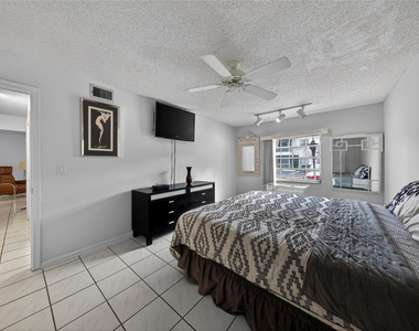 6253 Bay Club Drive - Photo Thumbnail 31