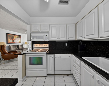 6253 Bay Club Drive - Photo Thumbnail 9