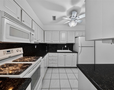 6253 Bay Club Drive - Photo Thumbnail 12