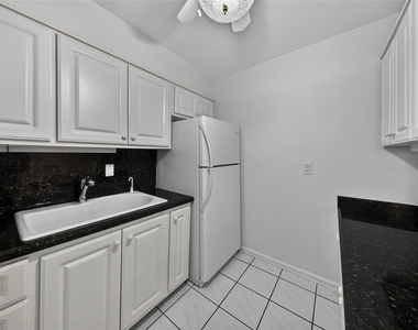 6253 Bay Club Drive - Photo Thumbnail 11