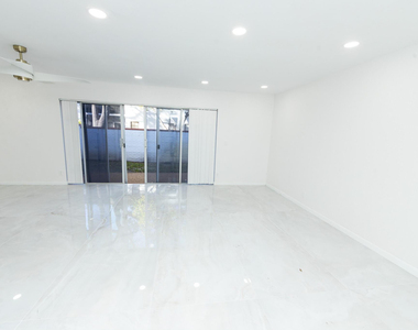 8939 Nw 23rd Street - Photo Thumbnail 5