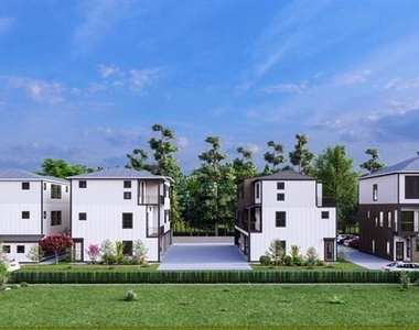 2822 Wayside Avenue - Photo Thumbnail 3