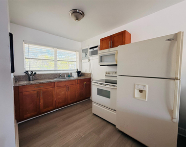 3226 Ne 12th Street - Photo Thumbnail 1