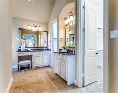 2028 Sterling Trace Drive - Photo Thumbnail 17