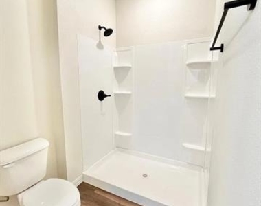 327 E Nelson Street - Photo Thumbnail 8