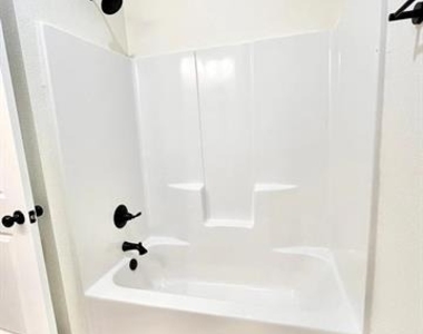 327 E Nelson Street - Photo Thumbnail 9