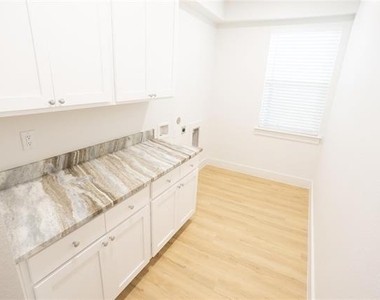 3817 Winfield Avenue - Photo Thumbnail 10