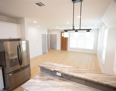 3817 Winfield Avenue - Photo Thumbnail 7