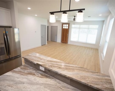 3817 Winfield Avenue - Photo Thumbnail 8
