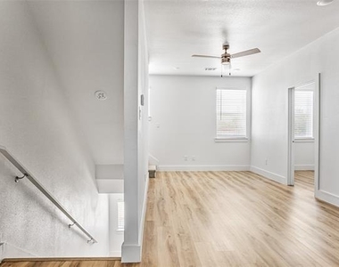 2509 Benbrook Boulevard - Photo Thumbnail 9