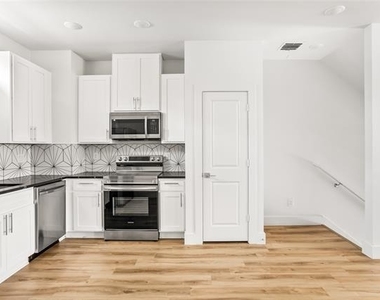 2509 Benbrook Boulevard - Photo Thumbnail 11