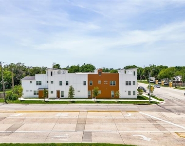 2509 Benbrook Boulevard - Photo Thumbnail 3