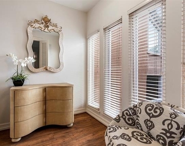 3424 Gillespie - Photo Thumbnail 23