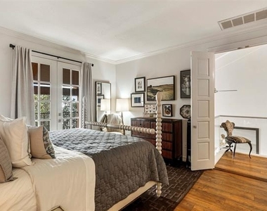3424 Gillespie - Photo Thumbnail 21