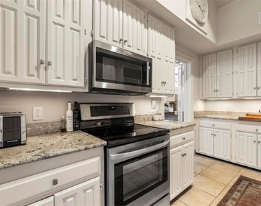 3424 Gillespie - Photo Thumbnail 13