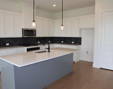 205 Chestnut - Photo Thumbnail 5