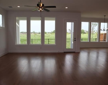 205 Chestnut - Photo Thumbnail 3