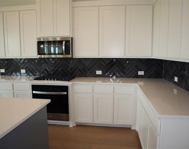 205 Chestnut - Photo Thumbnail 6