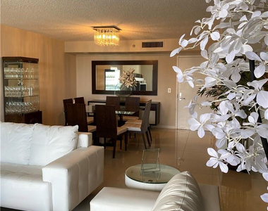 3500 Mystic Pointe Drive - Photo Thumbnail 6
