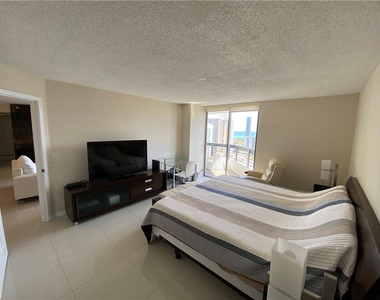 3500 Mystic Pointe Drive - Photo Thumbnail 9