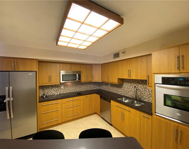 3500 Mystic Pointe Drive - Photo Thumbnail 7