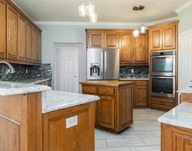 115 Kenwick Court - Photo Thumbnail 10