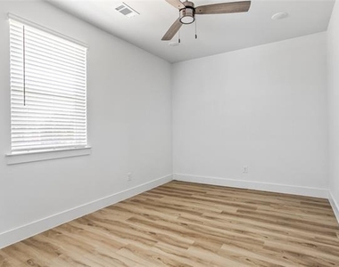 2505 Benbrook Boulevard - Photo Thumbnail 15