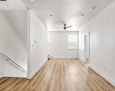 2505 Benbrook Boulevard - Photo Thumbnail 9