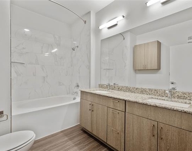 1500 N Fitzhugh Avenue - Photo Thumbnail 14