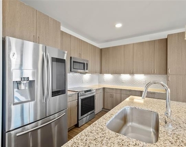 1500 N Fitzhugh Avenue - Photo Thumbnail 10