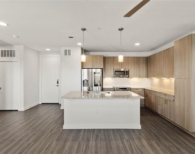 1500 N Fitzhugh Avenue - Photo Thumbnail 1