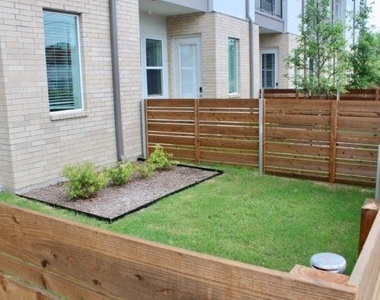 1500 N Fitzhugh Avenue - Photo Thumbnail 24
