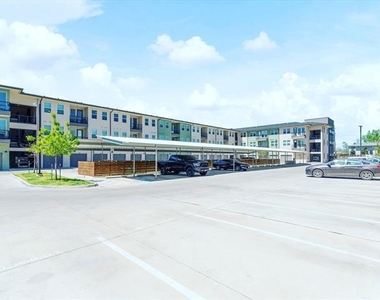 1500 N Fitzhugh Avenue - Photo Thumbnail 25