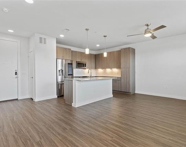 1500 N Fitzhugh Avenue - Photo Thumbnail 2