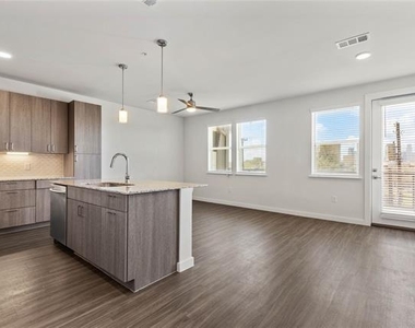 1500 N Fitzhugh Avenue - Photo Thumbnail 3