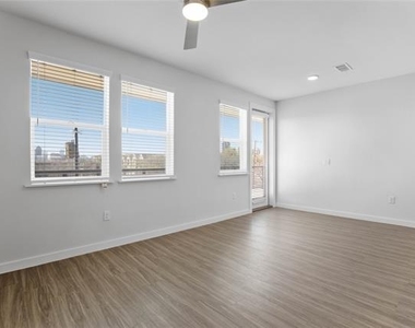 1500 N Fitzhugh Avenue - Photo Thumbnail 13