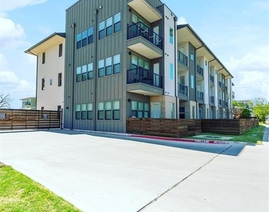1500 N Fitzhugh Avenue - Photo Thumbnail 26
