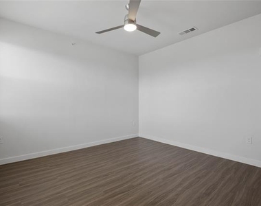1500 N Fitzhugh Avenue - Photo Thumbnail 16