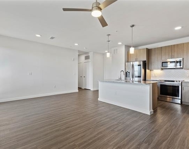 1500 N Fitzhugh Avenue - Photo Thumbnail 5