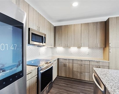 1500 N Fitzhugh Avenue - Photo Thumbnail 9