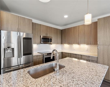 1500 N Fitzhugh Avenue - Photo Thumbnail 6