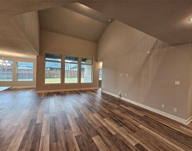 1740 Jamestown Drive - Photo Thumbnail 11