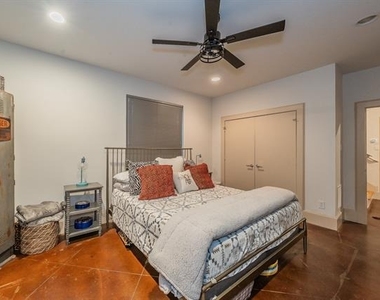 3911 Gilbert Avenue - Photo Thumbnail 6