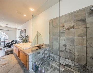 3911 Gilbert Avenue - Photo Thumbnail 23