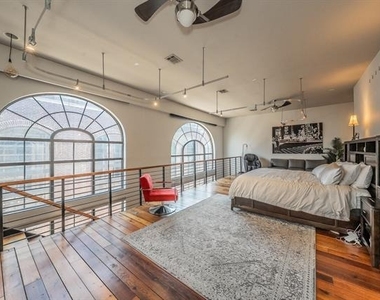 3911 Gilbert Avenue - Photo Thumbnail 21