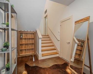 3911 Gilbert Avenue - Photo Thumbnail 3