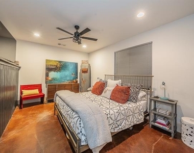 3911 Gilbert Avenue - Photo Thumbnail 5